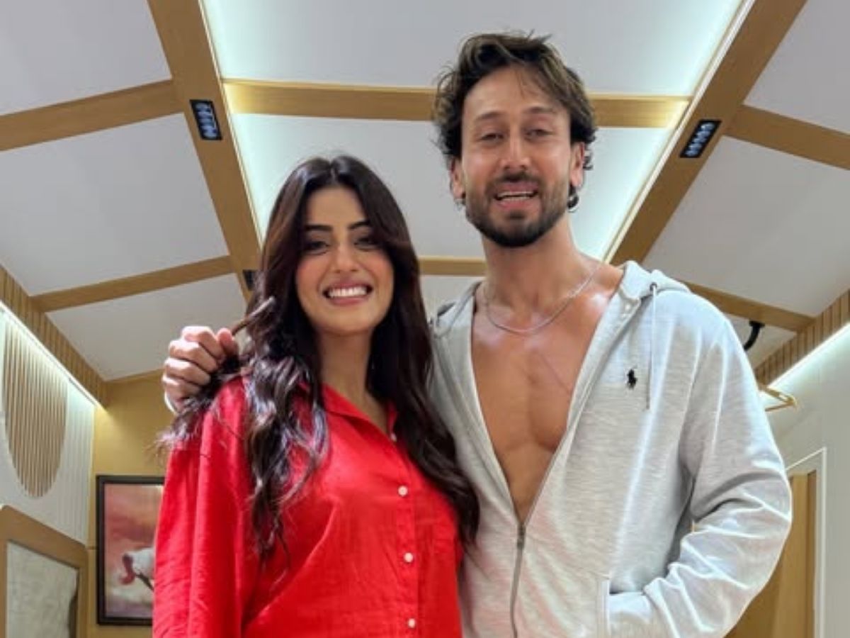 Akshara Singh-Tiger Shroff viral pics - Photo Gallery