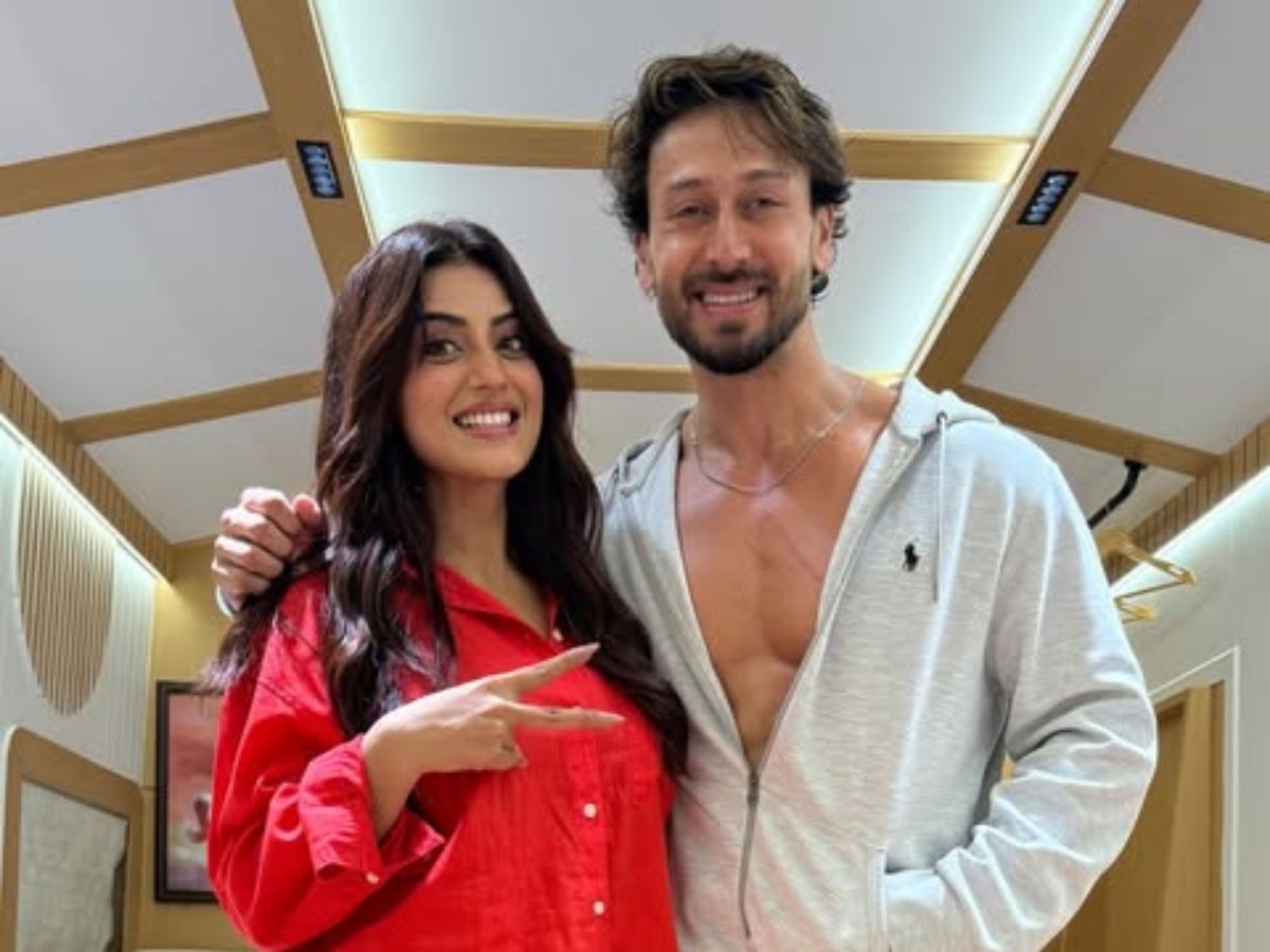 Akshara Singh-Tiger Shroff relation - Photo Gallery
