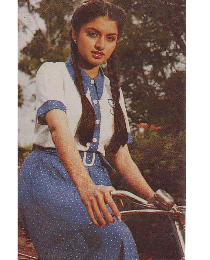 bhagyashree in maine pyar kiya - Photo Gallery