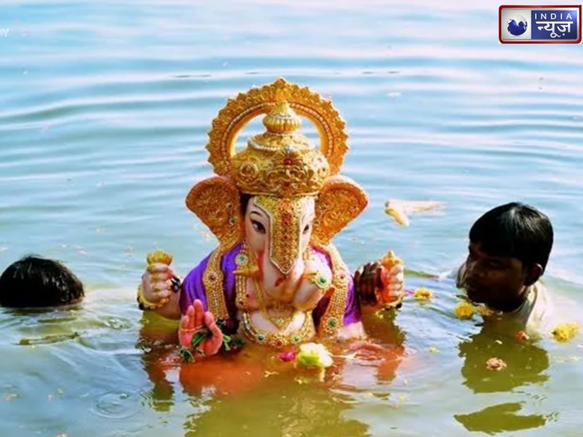 Ganpati Visarjan 2026: गणपति बप्पा को विदा करने से पहले न भूलें ये चीजें, जानें अनंत चतुर्दशी पर विसर्जन की सही विधि - Photo Gallery