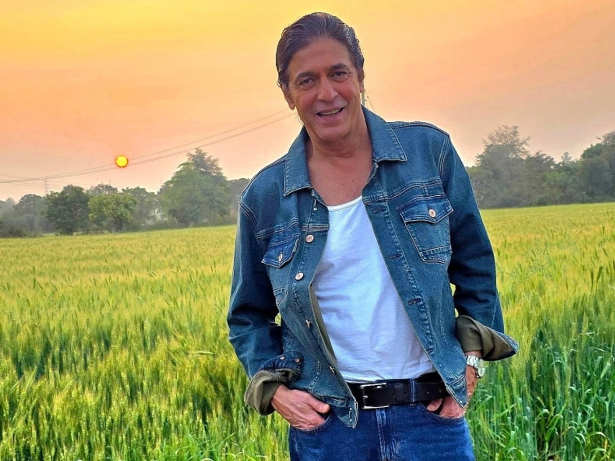 He used to sell cars before becoming a hero - Photo Gallery
