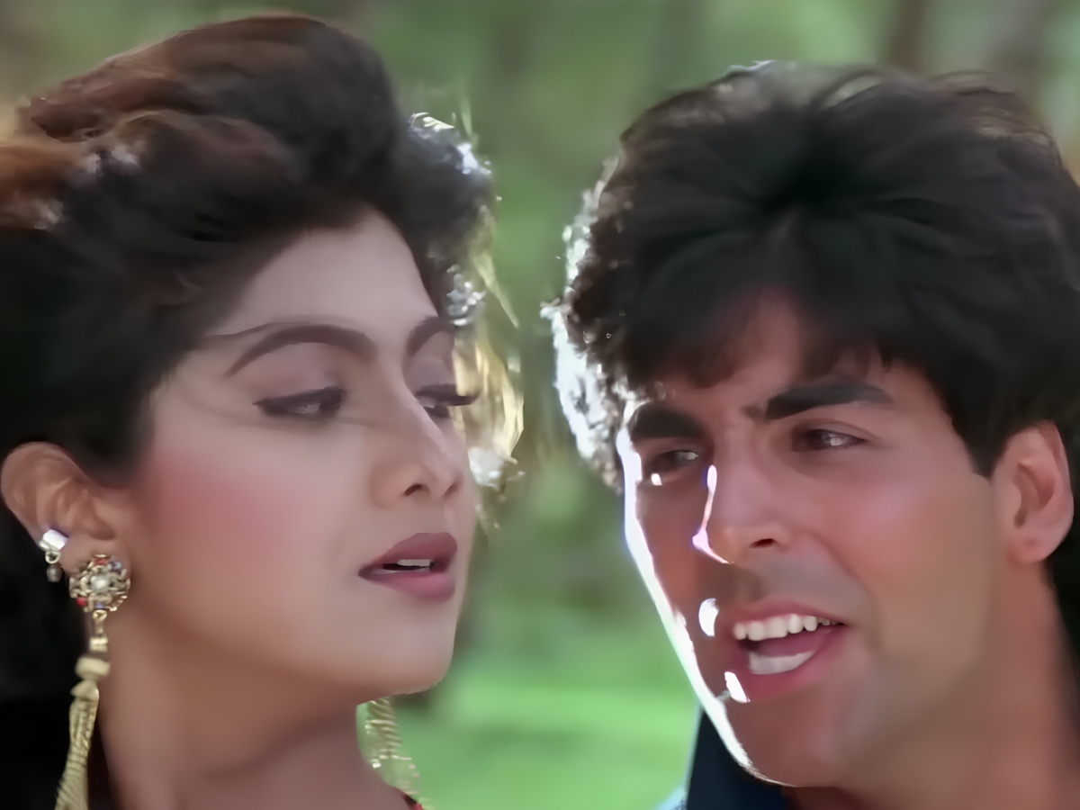 Chura Ke Dil Mera (Main Khiladi Tu Anari) - Photo Gallery