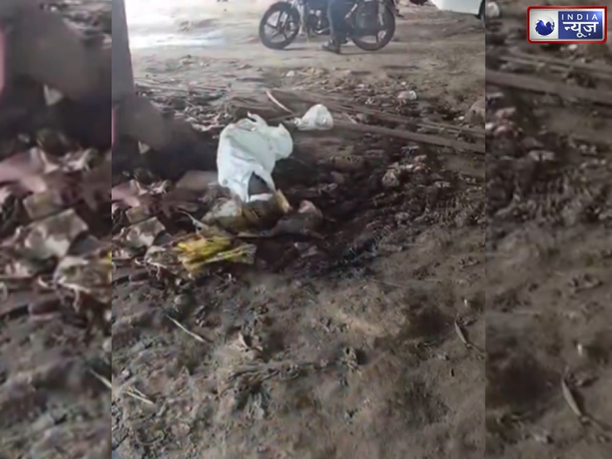 लखनऊ में सफेद चादर में लिपटी मिली लाश, पिलर के पास शव देख लोगों के उड़े होश; जांच में जुटी पुलिस