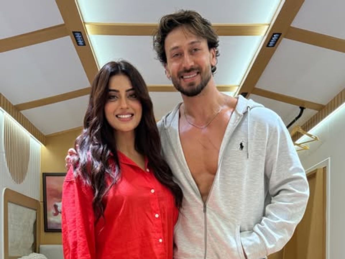 Akshara Singh-Tiger Shroff - Photo Gallery