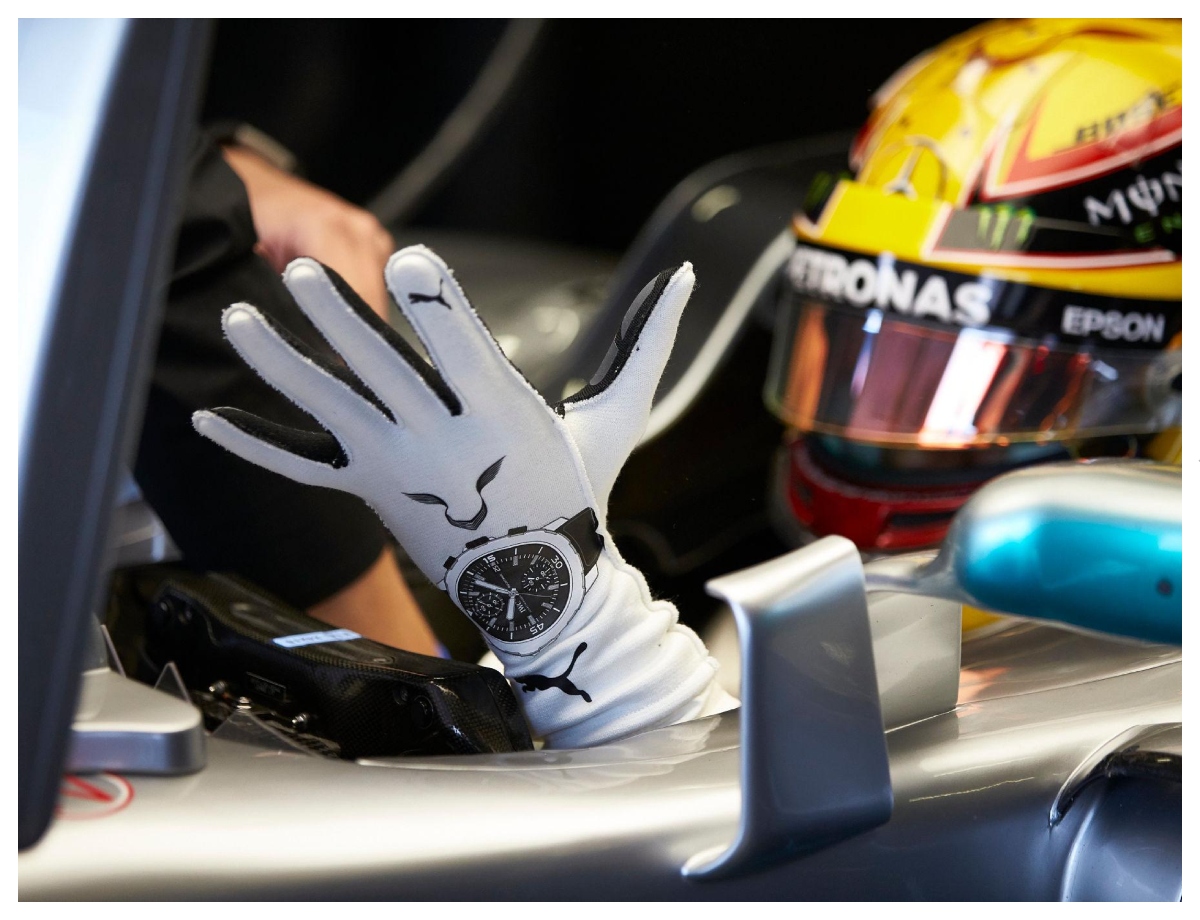 Lewis Hamilton's gloves caught the attention - Photo Gallery