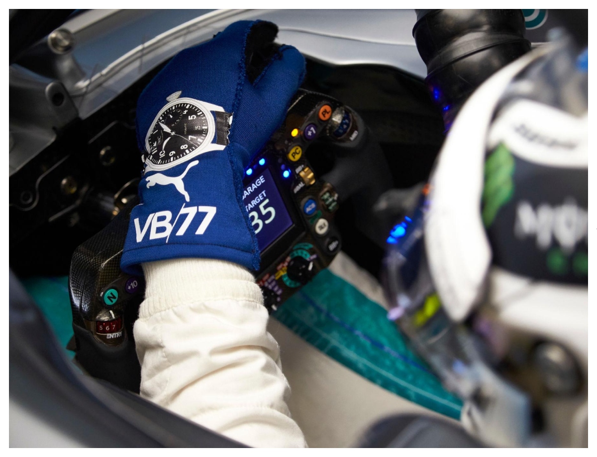 Why is it so difficult to race wearing a real watch? - Photo Gallery