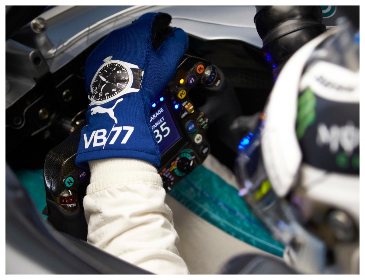 F1 driver's wrist shows 'watch' - Photo Gallery