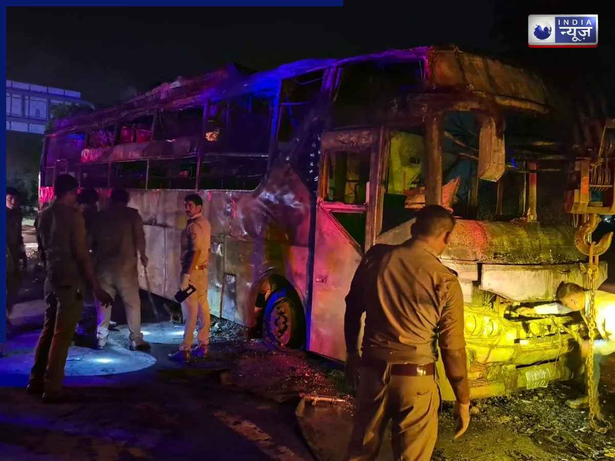 Greater Noida Sleeper Bus Fire: 35 लोगों से भरी स्लीपर बस में कैसे लगी आग? जिसने यमुना एक्सप्रेसवे पर मचाई तबाही; 9 लोग जलकर राख