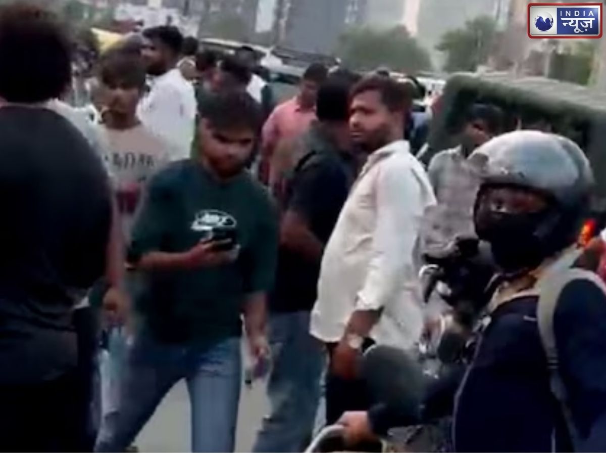 ग्रेटर नोएडा वेस्ट में थार ने स्कूटी को मारी टक्कर, पति की मौत और पत्नी घायल, चालक फरार