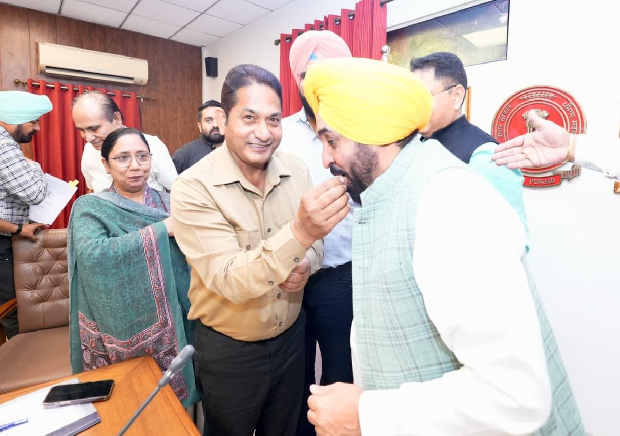 Punjab: मुख्यमंत्री भगवंत मान का बड़ा फैसला! राज्य सरकार ने बढ़ाया महंगाई भत्ता, लाखों कर्मचारियों को मिलेगा लाभ