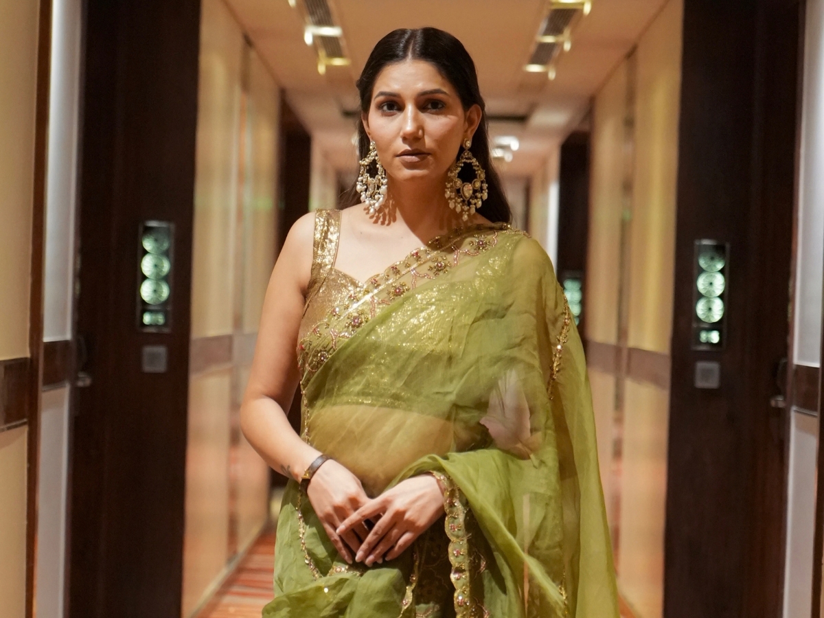 Get 3100 Rs for Show - Photo Gallery