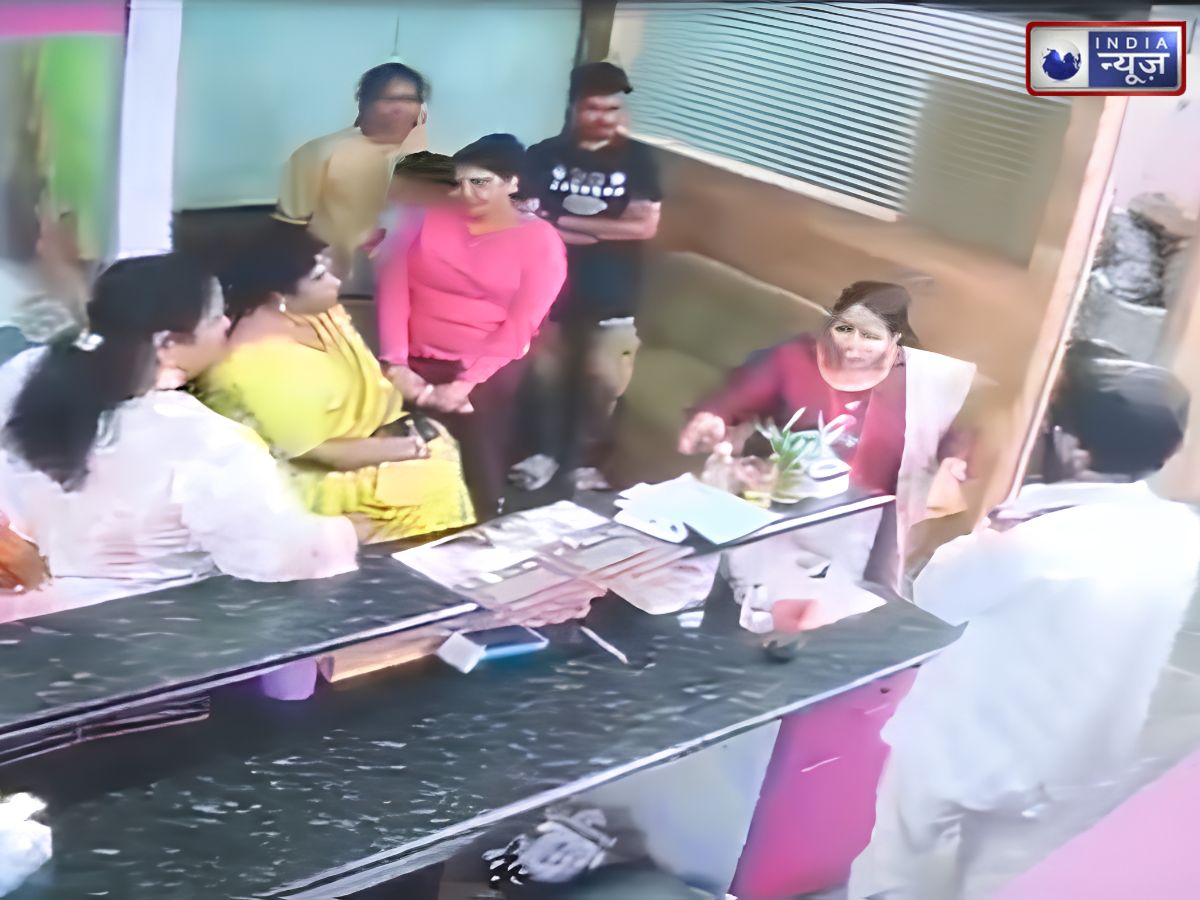 4 महिलाएं और दो पुरुष अचानक पहुंचे स्पा सेंटर, किया हंगामा, लाखों वसूलकर किया कांड