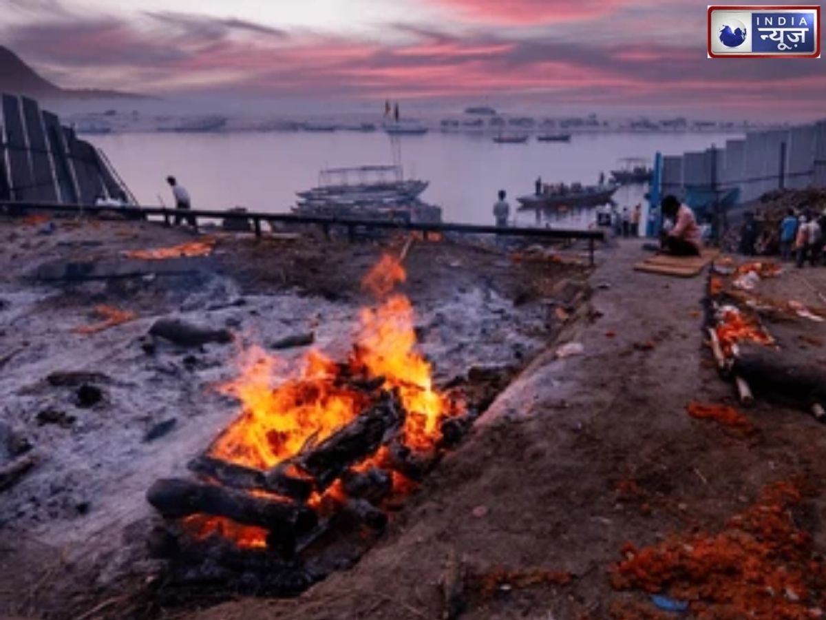 Cremation after sunset: सूर्यास्त के बाद क्यों नहीं होता दाह संस्कार? रात में शव को अकेला छोड़ने से भी मना करती हैं ये मान्य ताएं
