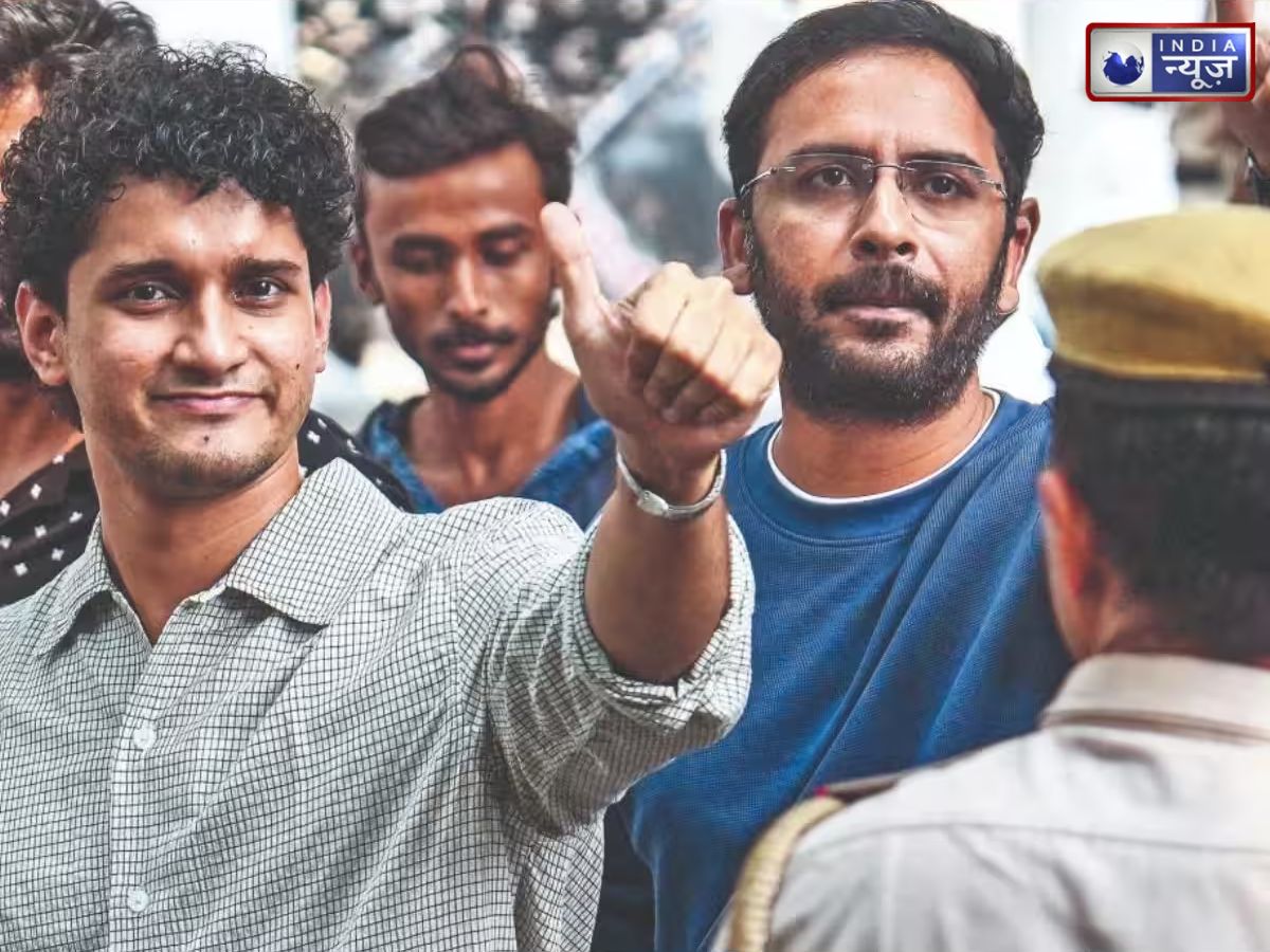 जंतर-मंतर पर प्रदर्शन करने पहुंचे CJP कार्यकर्ता, गेट फांदकर लगाए नारे; हिरासत में आशुतोष रांका और सौरव दास