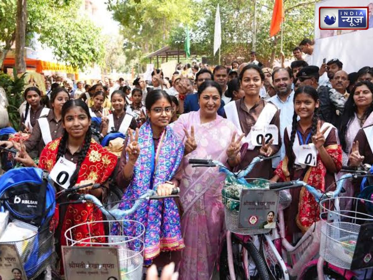 Delhi Vidya Vahini Yojana: दिल्ली की बेटियों को सरकार का तोहफा, 581 छात्राओं को मिली साइकिल, जानें क्या है विद्या वाहिनी योजना