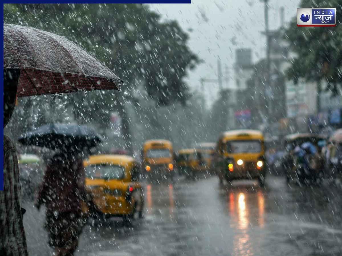 Delhi Weather: दिल्ली-NCR में बारिश से 6 डिग्री तक गिरा पारा, आज भी बरसेंगे बादल? दशहरा पर कैसा रहेगा मौसम?
