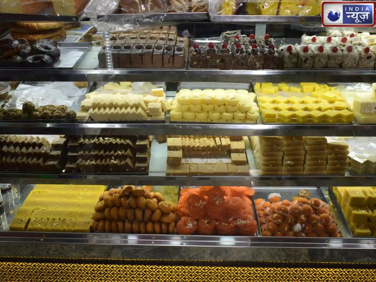 UP Sweets New Rule: अब खुली मिठाइयों पर भी लिखनी होगी यूज बाय डेट, यूपी में नया नियम लागू, जानें क्या बदला