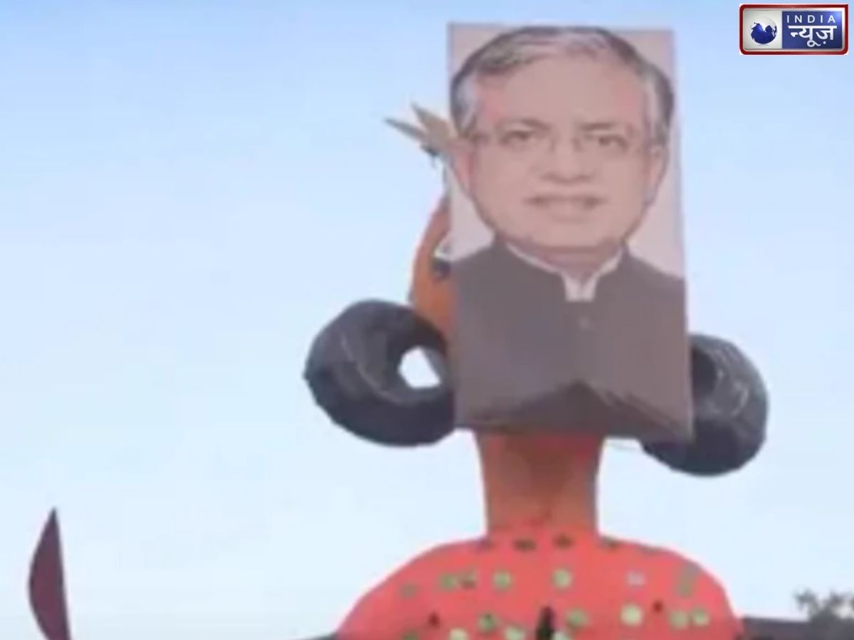 दिल्ली में ज्ञानेश कुमार की तस्वीर वाले रावण का दहन, KYS के 10 छात्र हिरासत में