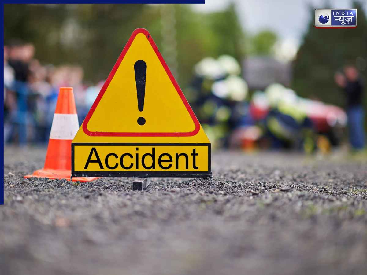 Ghazipur Accident: डिवाइडर तोड़कर 30 फीट नीचे गिरी स्कॉर्पियो, मां-बेटे की दर्दनाक मौत; 3 की हालत गंभीर