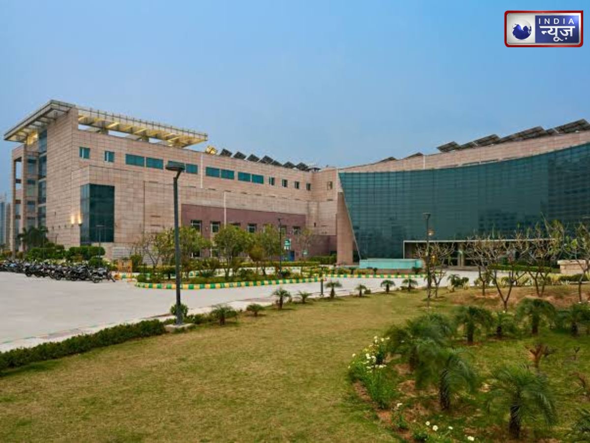 Noida News: ‘GIMS में सुरक्षित नहीं डॉक्टर…’ साथी से मारपीट के बाद हड़ताल, कार्रवाई की मांग