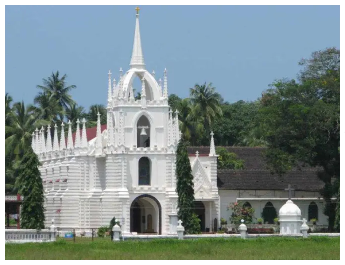 See the architecture of old churches - Photo Gallery