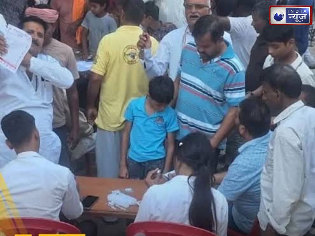 UP News: दुर्गा पूजा में पिया चरणामृत, फिर लगवाना पड़ा रेबीज का इंजेक्शन, 450 लोगों में खौफ