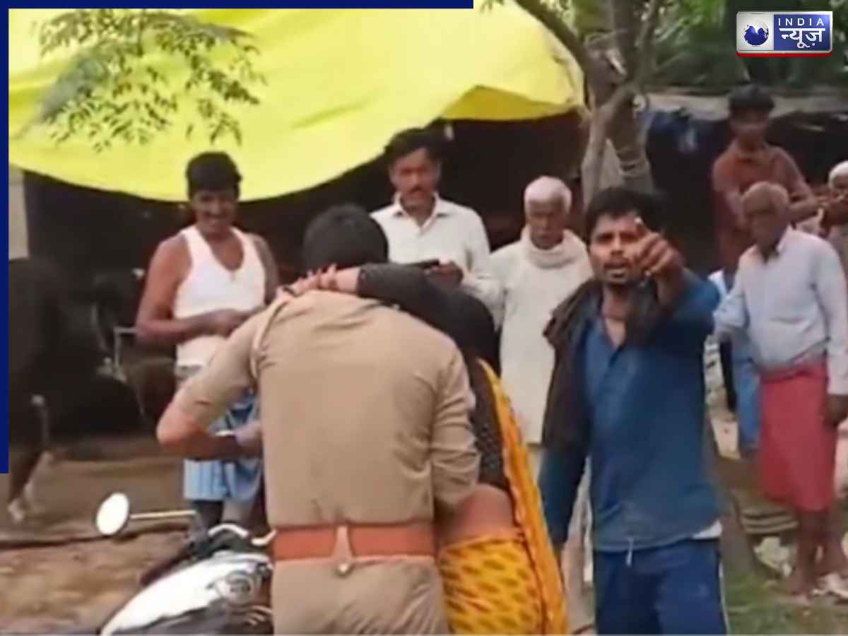 Caught on camera:पुलिस वाले को जकड़ भाभी ने किया ऐसा कांड, देख फटी रह जाएंगी आंखे; देखें वीडियो