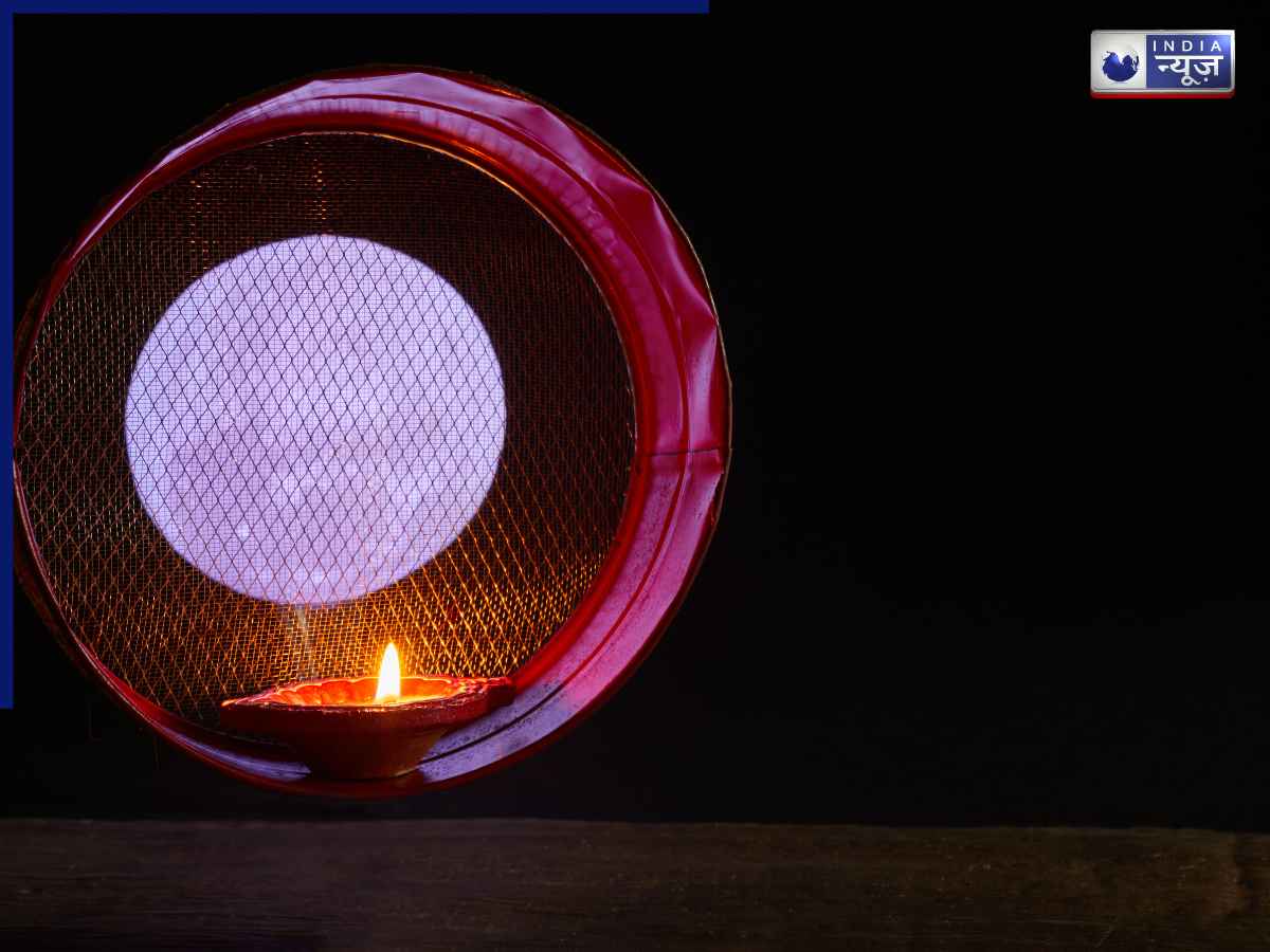 Karwa Chauth 2026: दिल्ली नहीं भारत के इस राज्य में सबसे पहले दिखेगा करवाचौथ का चांद, जानें भारत के बड़े शहरों में कब होगा चांद का दीदार