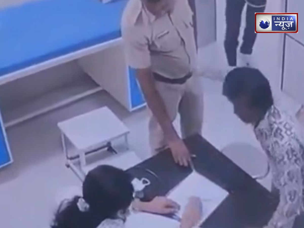 Maharashtra News: जांच के दौरान महिला डॉक्टर को मारा थप्पड़, पास ही खड़ी थी पुलिस, CCTV में कैद हुआ पूरा दृश्य