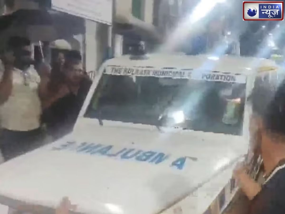 Kolkata Durga Puja Accident: कोलकाता के चोरबागान पूजा पंडाल में हादसा, कई लोगों की मौत, अब तक 40 घायल