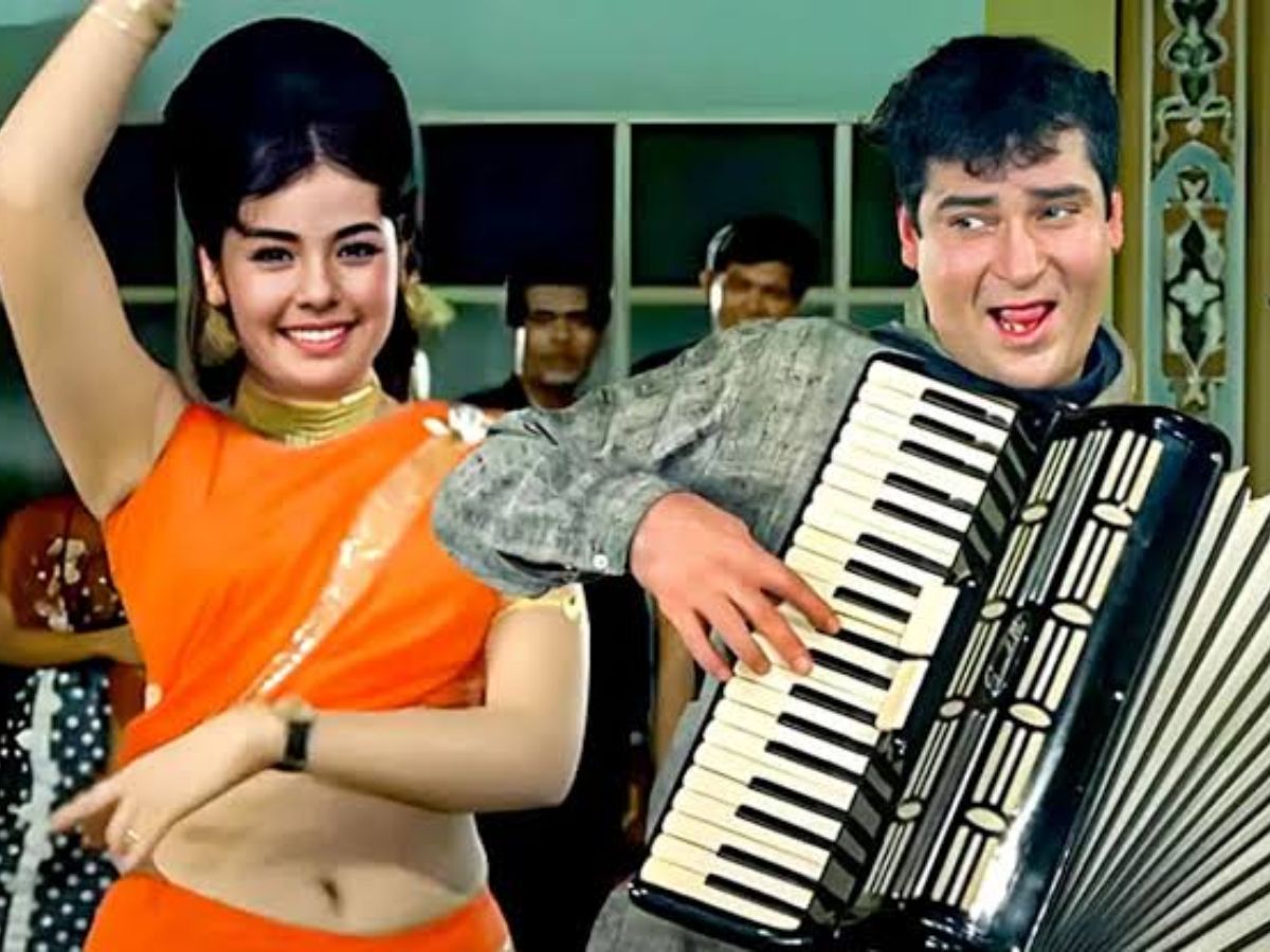 forget their dialogues in front of Madhubala. - Photo Gallery