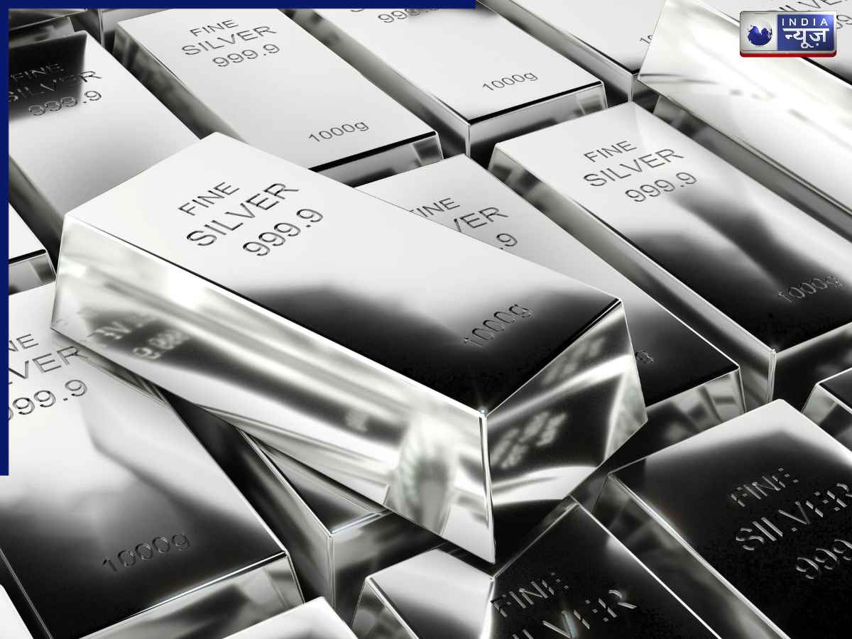 Silver Price 31 October 2026: चांदी की कीमतों में भूचाल! 11 महीने के निचले स्तर पर पहुंचा भाव; खरीदने से पहले चेक करें ताजा रेट