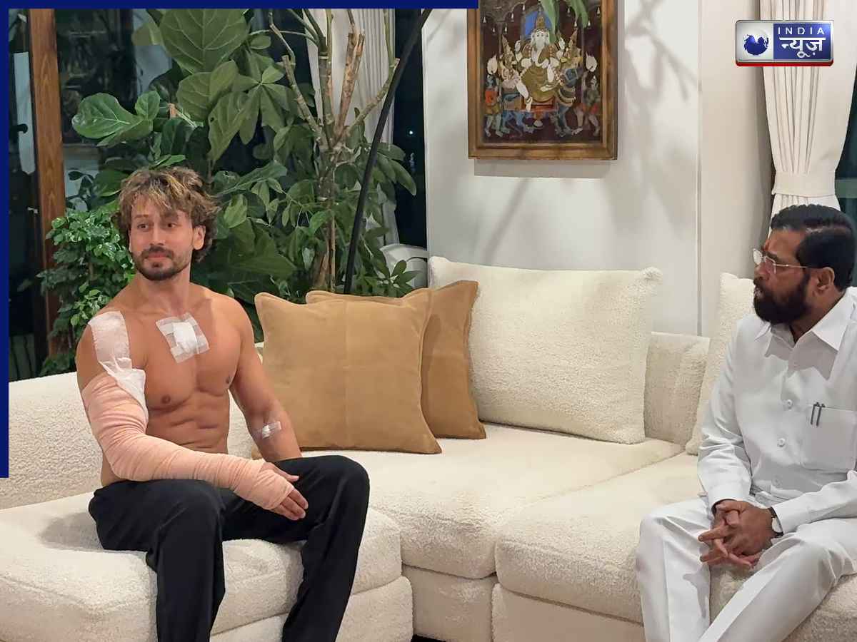 Tiger Shroff Firing: कोहनी से कलाई तक बैंडेज, शरीर पर चोटें के निशान; टाइगर श्रॉफ की पहली तस्वीर आई सामने; एक्टर की हालत देख दहल जाएगा दिल