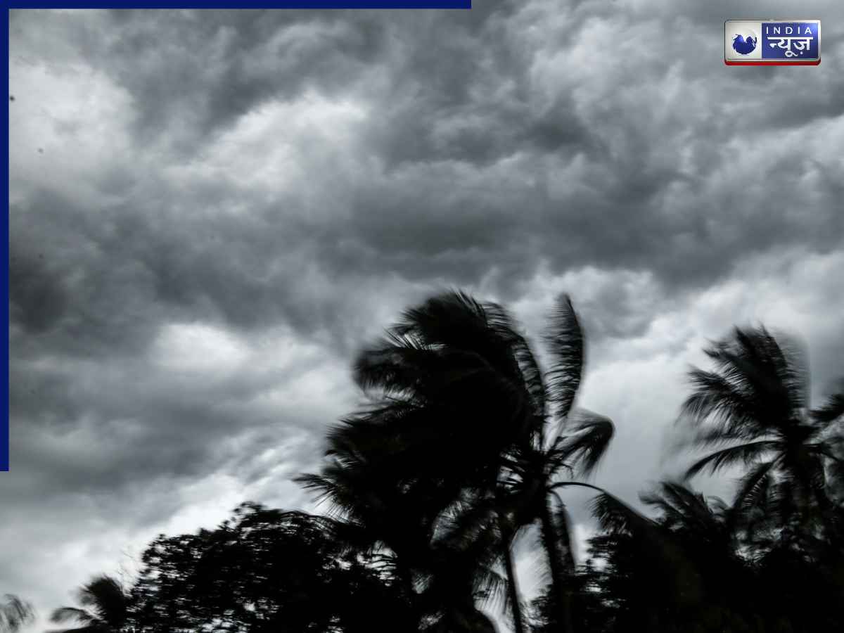 UP Cyclone Arnab Alert: यूपी में साइक्लोन अर्नब का कहर! 10 जिलों में भारी बारिश का ऑरेंज अलर्ट, 8 डिग्री तक गिरेगा पारा