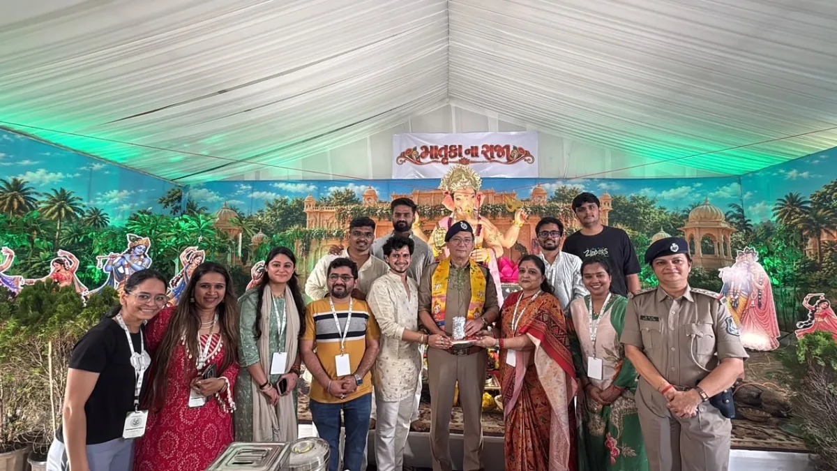 ‘मातृका का राजा’ में ‘वृंदावन’ थीम, बिना थर्मोकोल-पीओपी सजे पंडाल ने भक्तों का मन मोहा