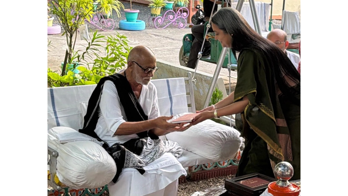 मोरारी बापू के आशीर्वाद से निमिषा पारेख ने रचा महेंदीकृत रामायण का अनोखा विश्व रिकॉर्ड